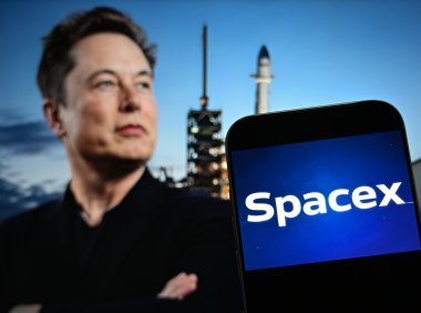 马斯克豪言 SpaceX 估值将超1000万亿美元，遭拉表打脸；传腾讯字节加速个人智能体研发；四部门拟禁止汽车采用全隐藏式门把手